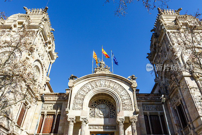 加泰罗尼亚高级法院(Tribunal Superior de Justicia de Cataluña)正面，位于西班牙加泰罗尼亚巴塞罗那